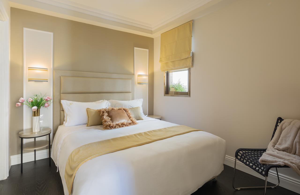 Executive Suite,615876375:JPEG